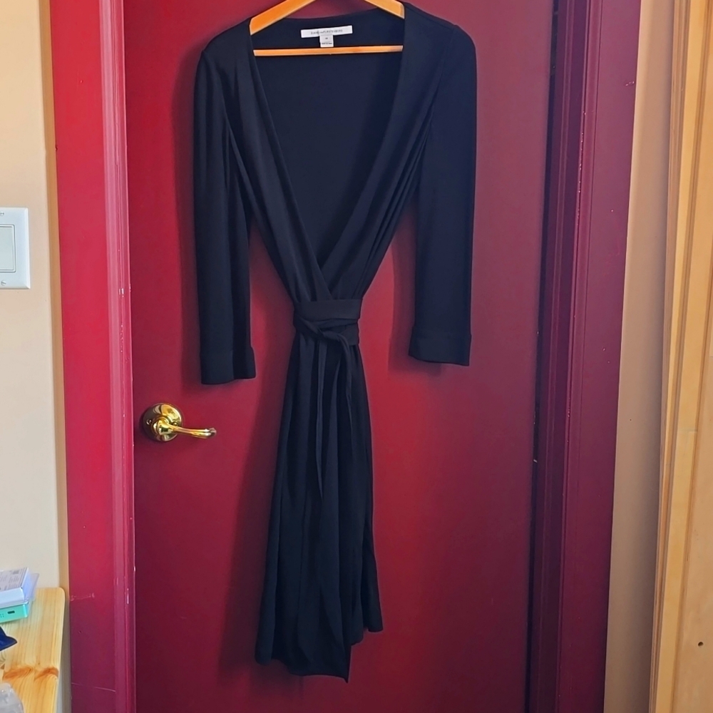 Diane vonFurstenberg wrap dress size 10 black